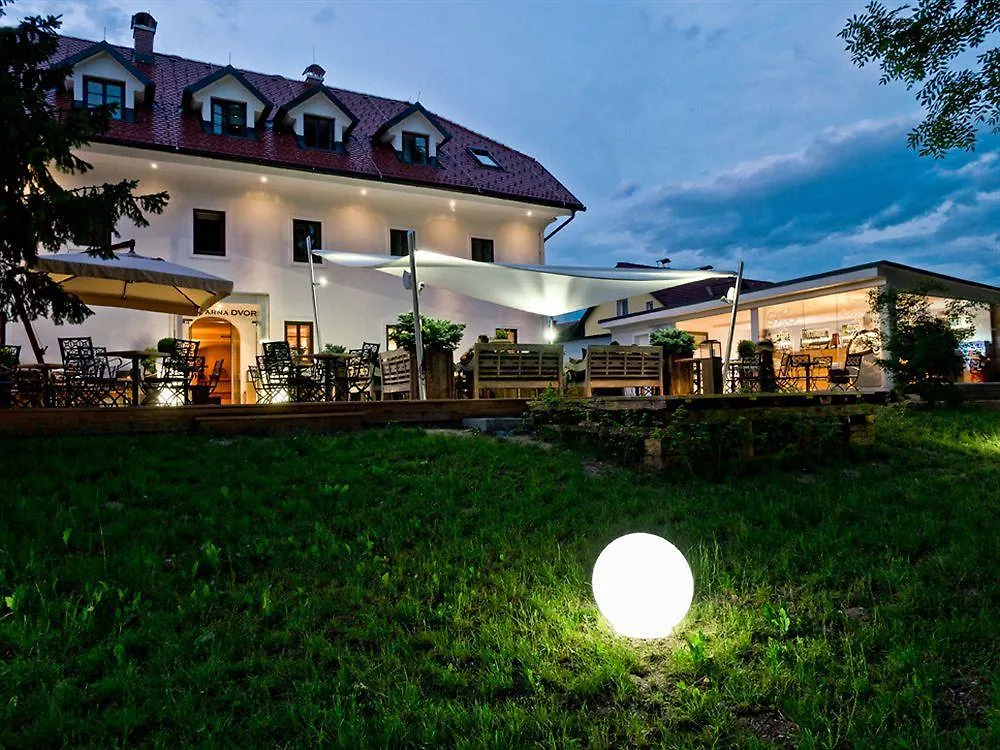 B&B Dvor Tacen Ljubljana 4*,