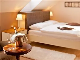 B&B Dvor Tacen Ljubljana 4*,  Slovenya