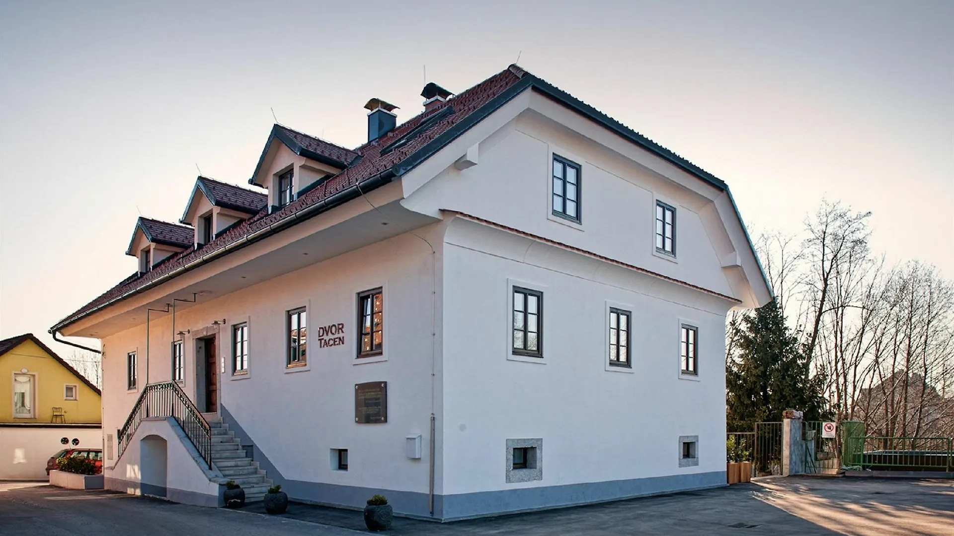 B&B Dvor Tacen Ljubljana 4*,